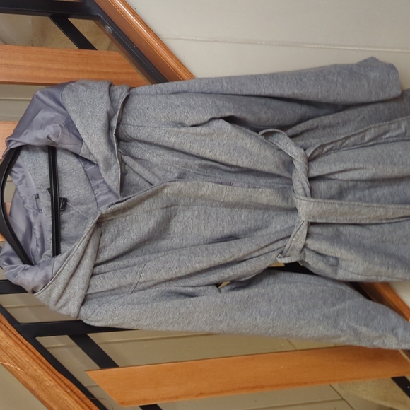 Grey lined coat - Picture 3 of 5